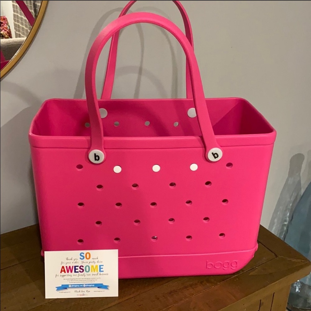 Large BOGG bag in the color Haute Pink.